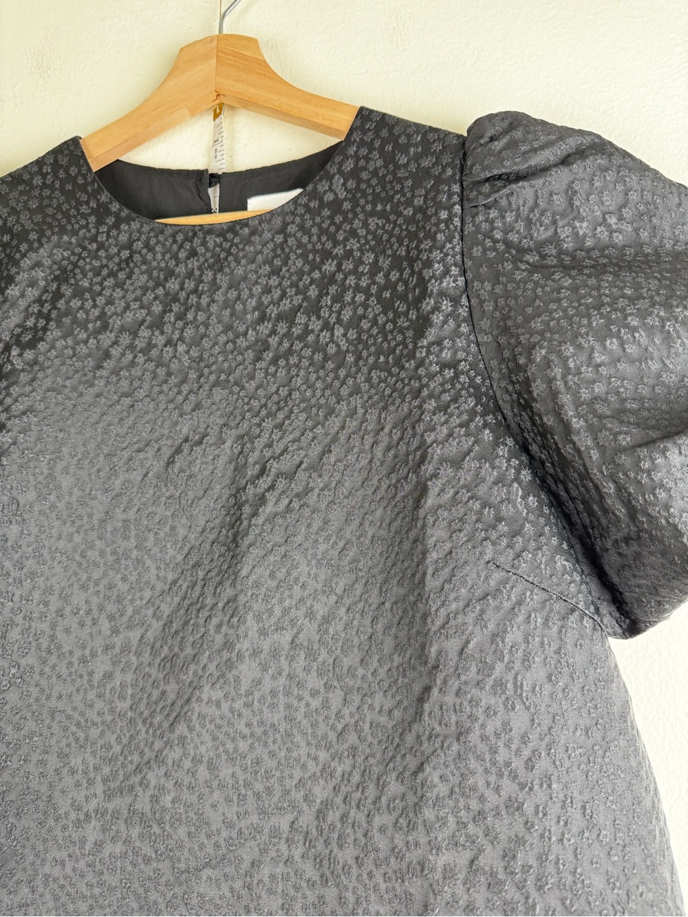 NWT Tuckernuck Pomander Place Lyla Jacquard Puff Sleeve Blouse Black Medium - Picture 6 of 12